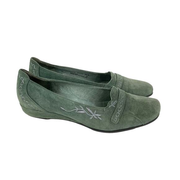 Clarks Artisan Green Suede Leather Embroidered Slip On Loafers Comfort Flats - Picture 4 of 11